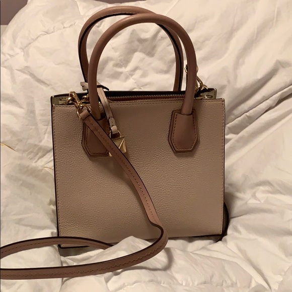 Michale kors pink and white side purse - Picture 2 of 2